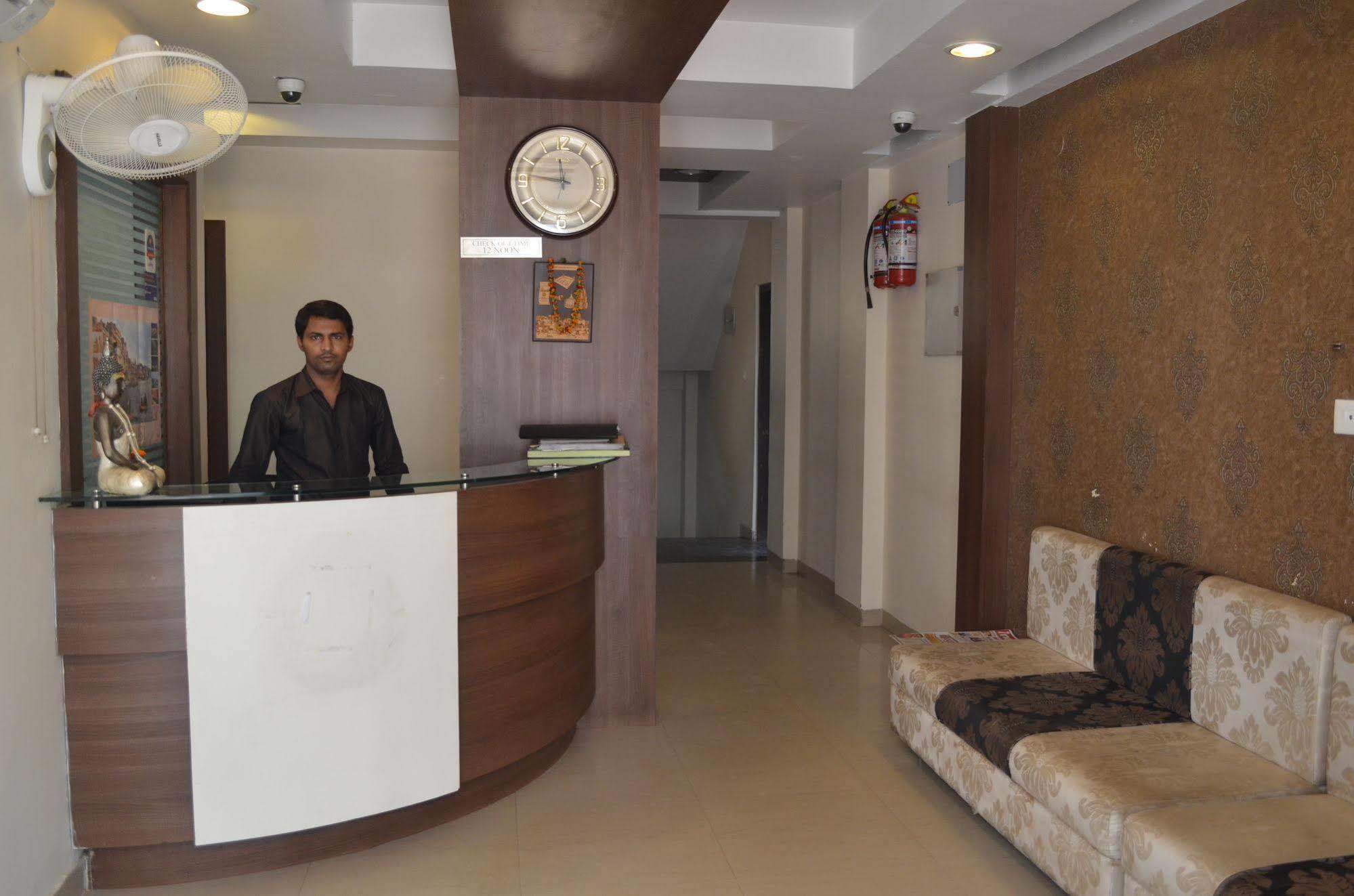 Nirvana Hotel バラナシ エクステリア 写真